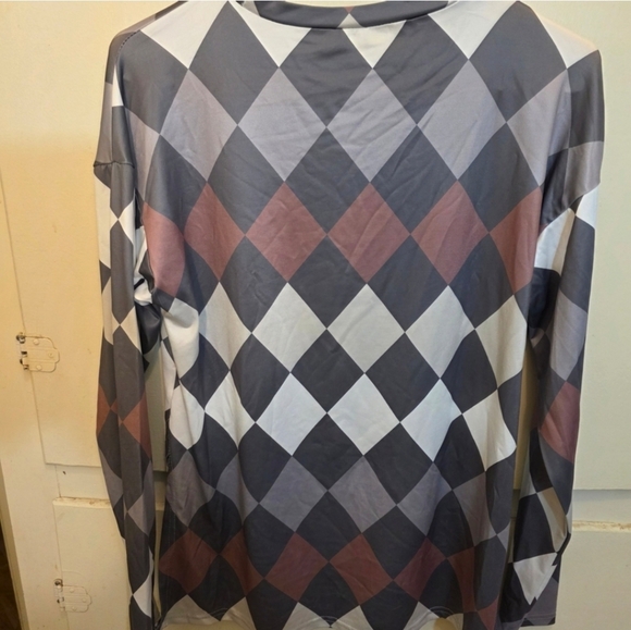 NWOT Cozychic Gray & Maroon Argyle Crewneck - Size Medium - Picture 3 of 3